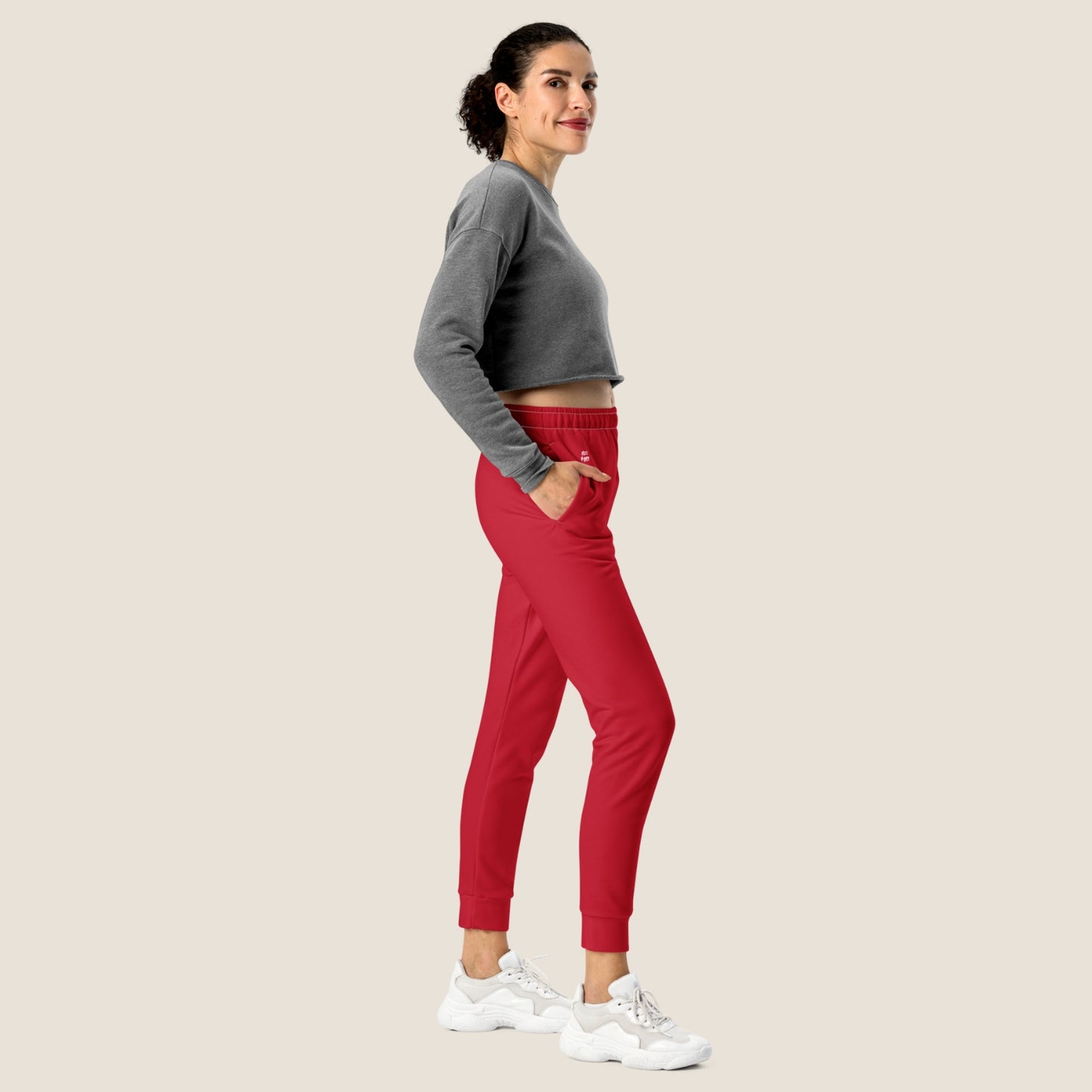 recycled woman jogger in red
