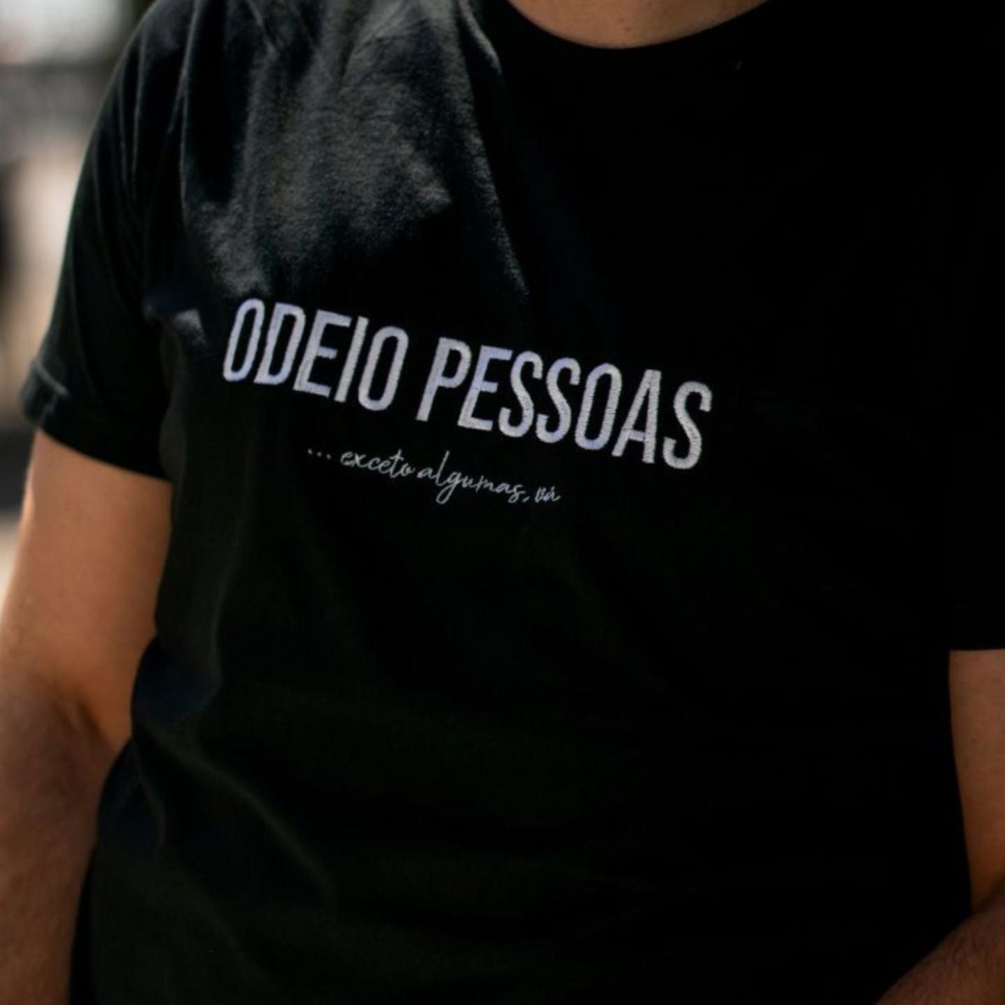 ODEIO PESSOAS (algumas) organic t-shirt in black