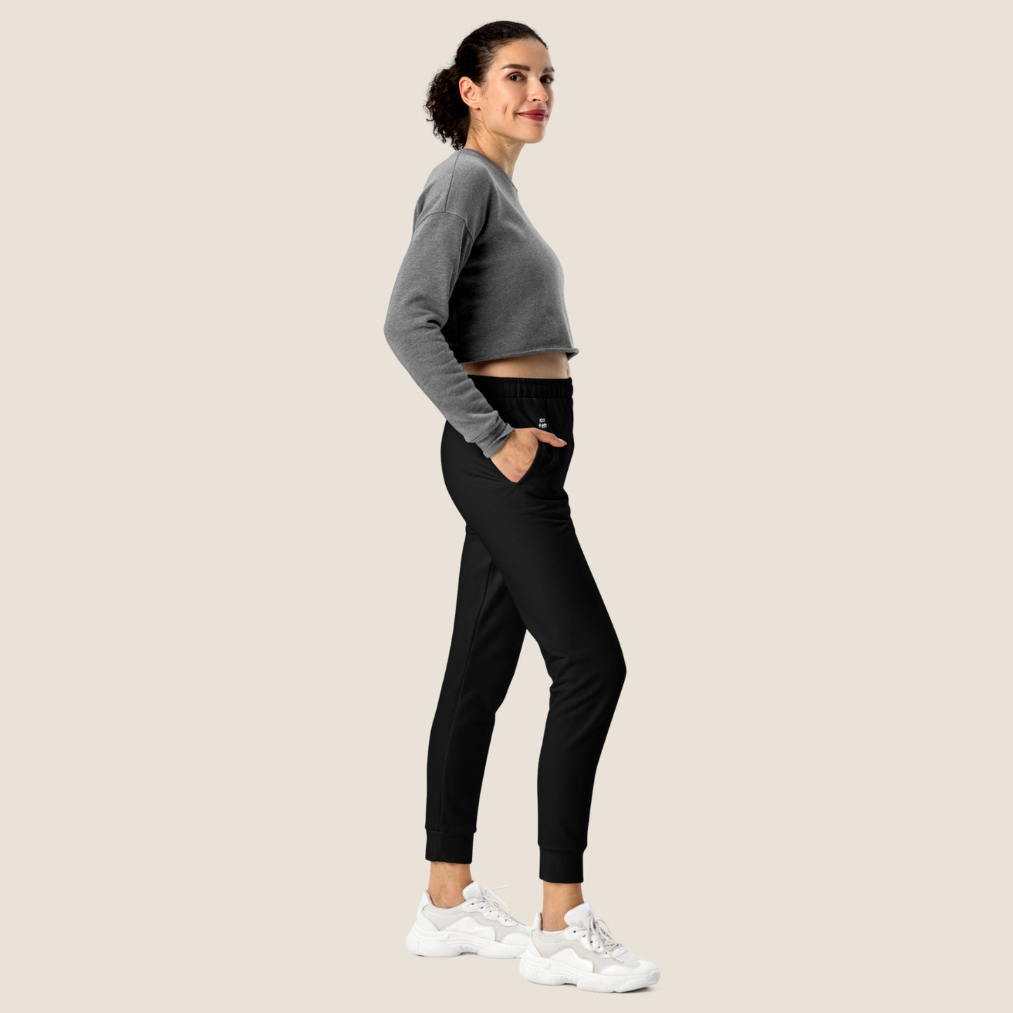 recycled woman jogger in black