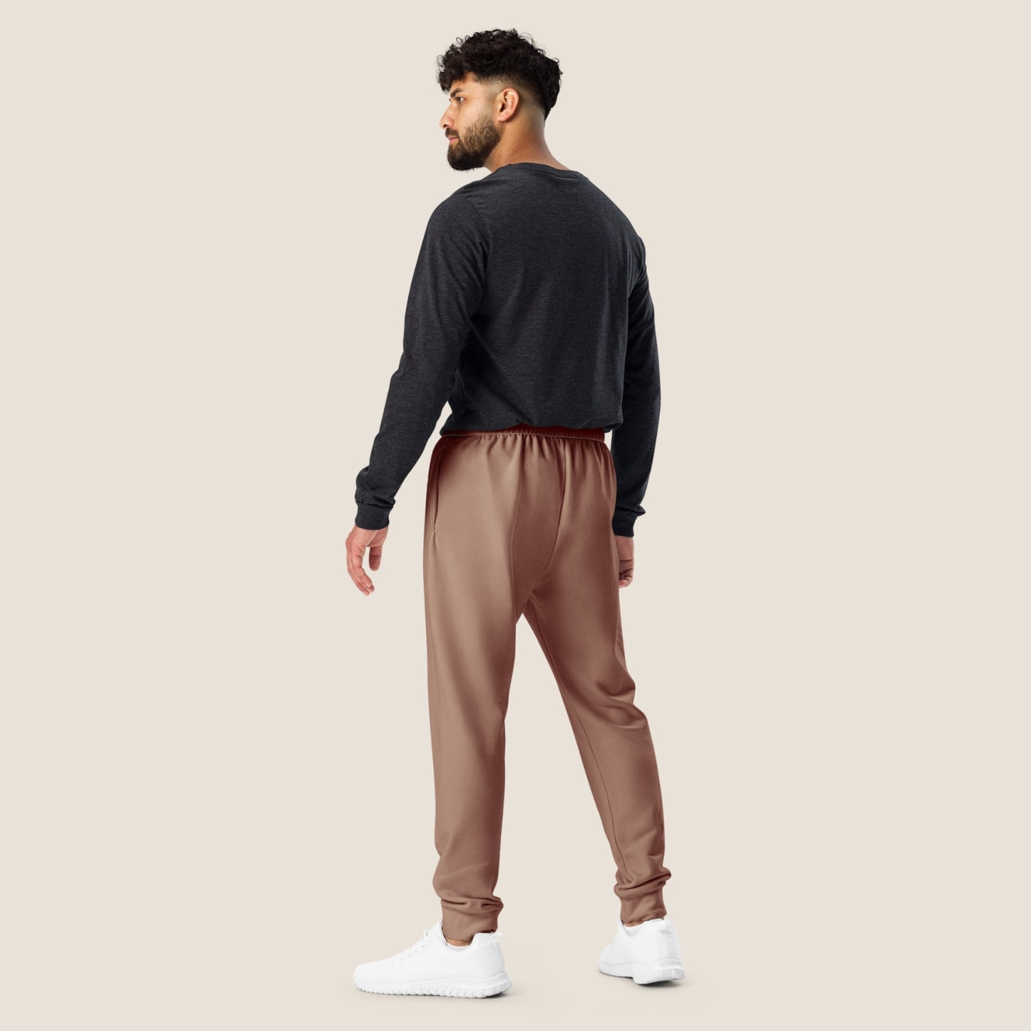 recycled men jogger in mocha mousse