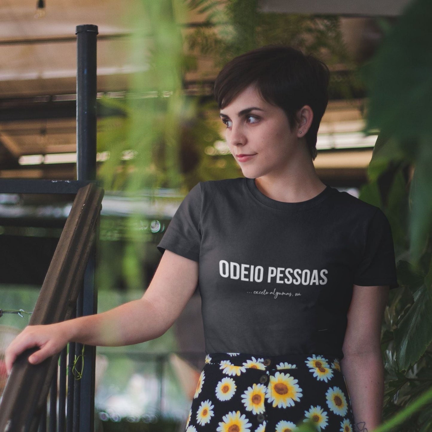 ODEIO PESSOAS (algumas) organic t-shirt in black