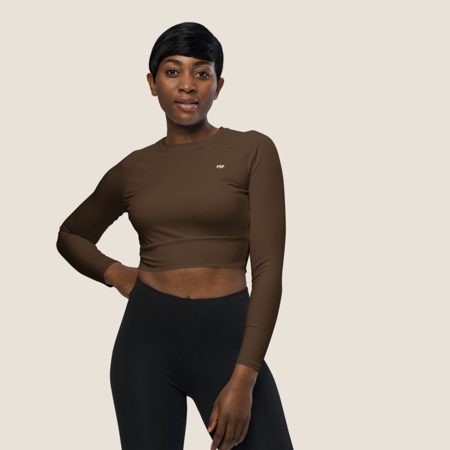 Long sleeve UNSEEN MOVE Layer in espresso brown with sand print, sustainable activewear by Miss Piggy.