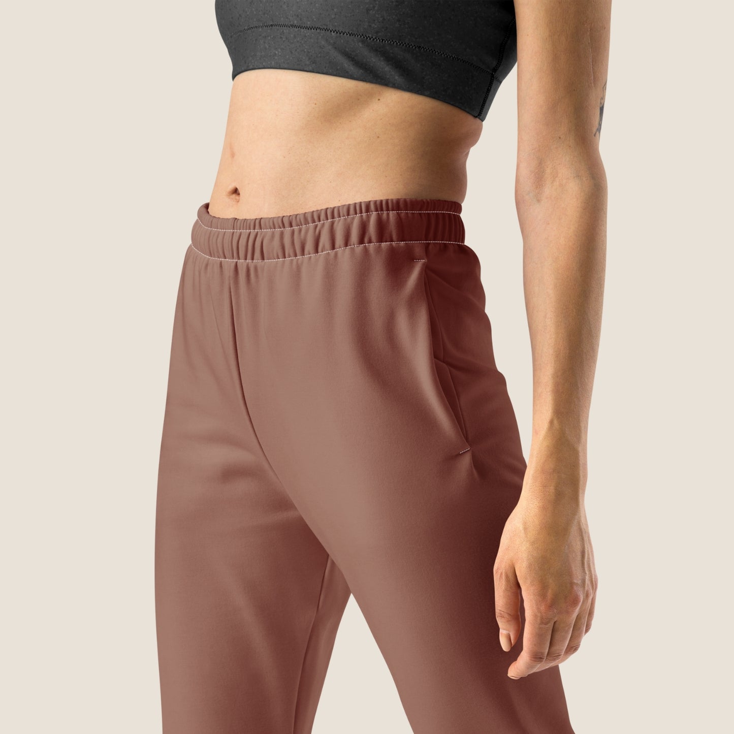 recycled woman jogger in mocha mousse