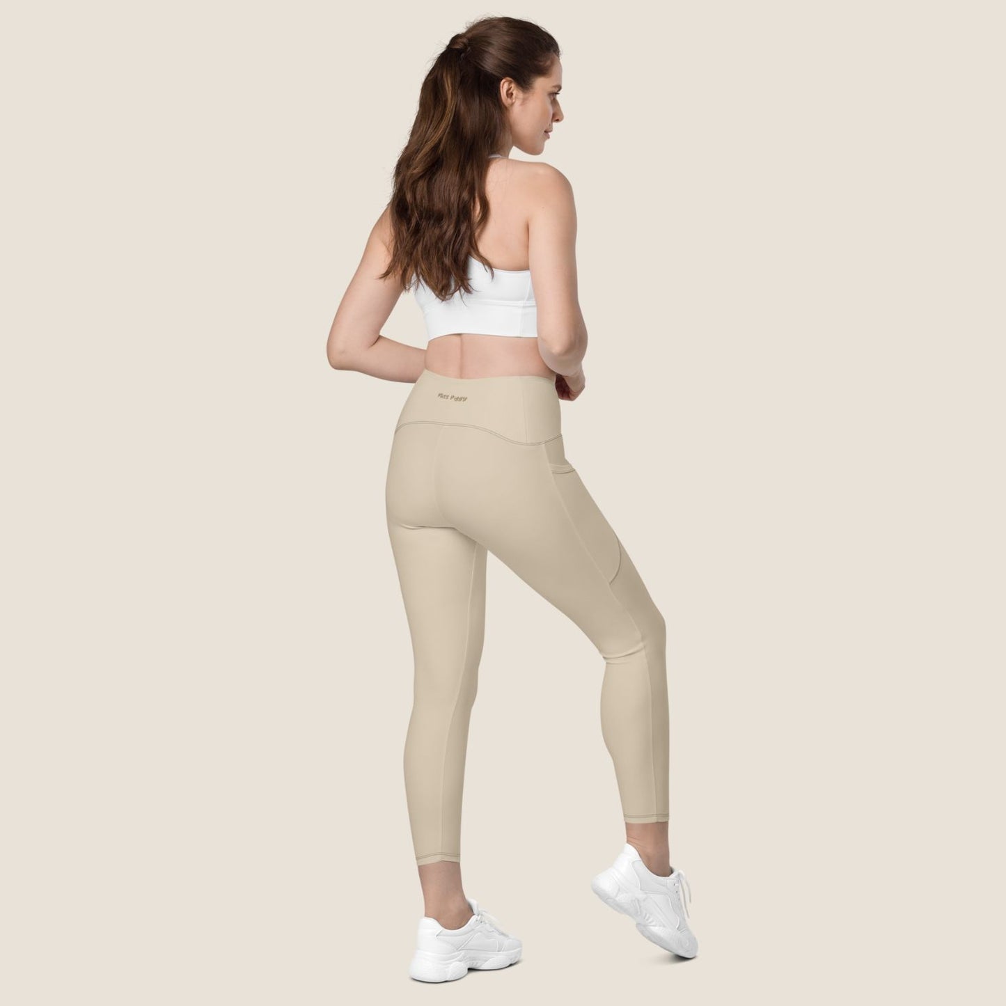 CALM MOVE Leggings in desert beige, soft recycled fabric made for calm energy.