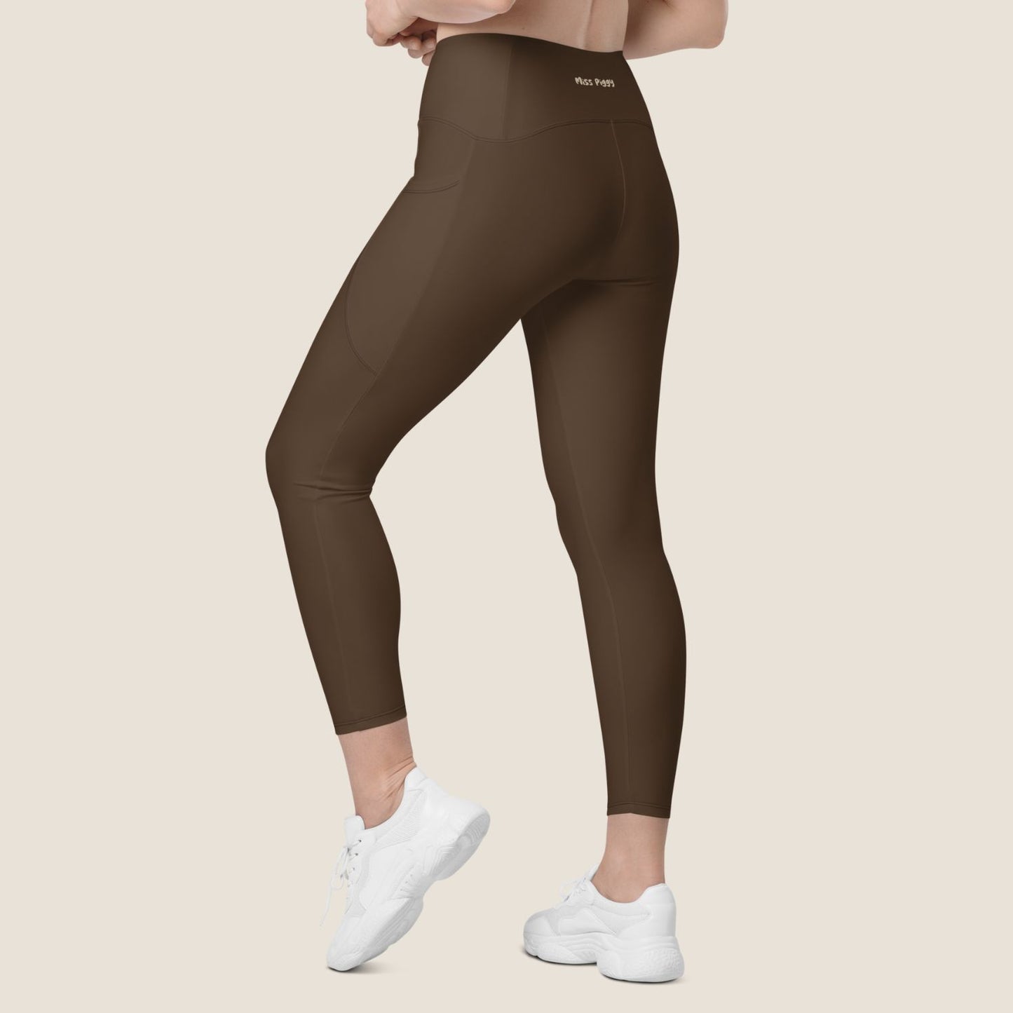 High-rise UNSEEN MOVE Leggings in espresso brown, eco-conscious design for everyday movement.