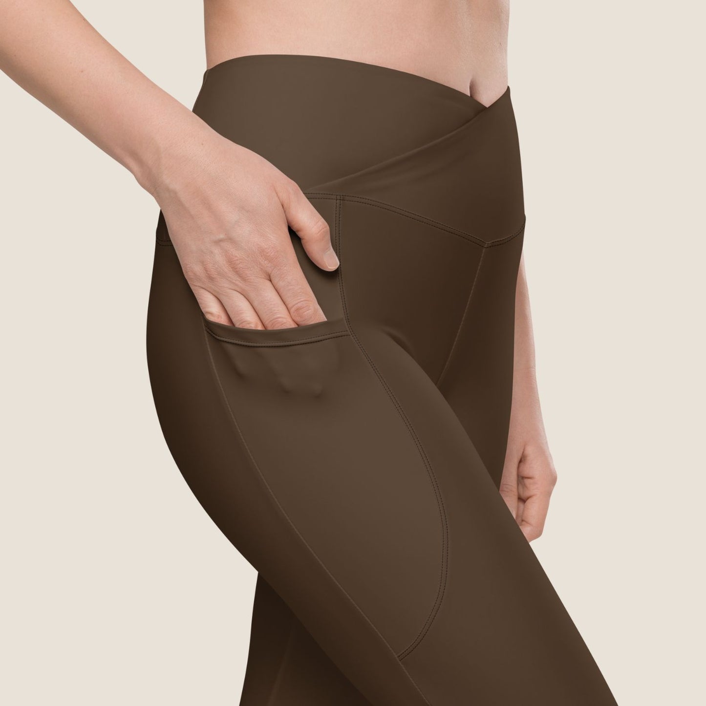 High-rise UNSEEN MOVE Leggings in espresso brown, eco-conscious design for everyday movement.