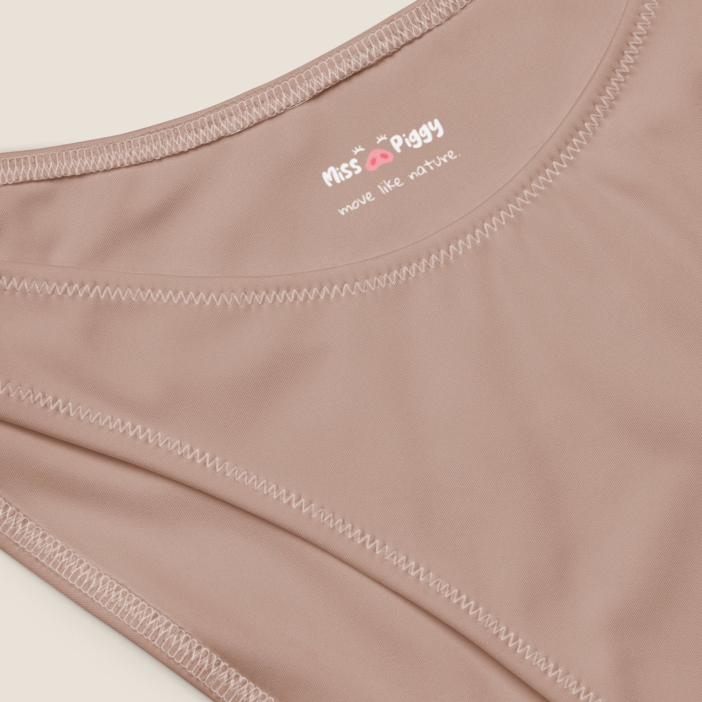 V-cut bikini bottom from the MALVA capsule - designed for comfort, movement and quiet confidence. Made from recycled materials.