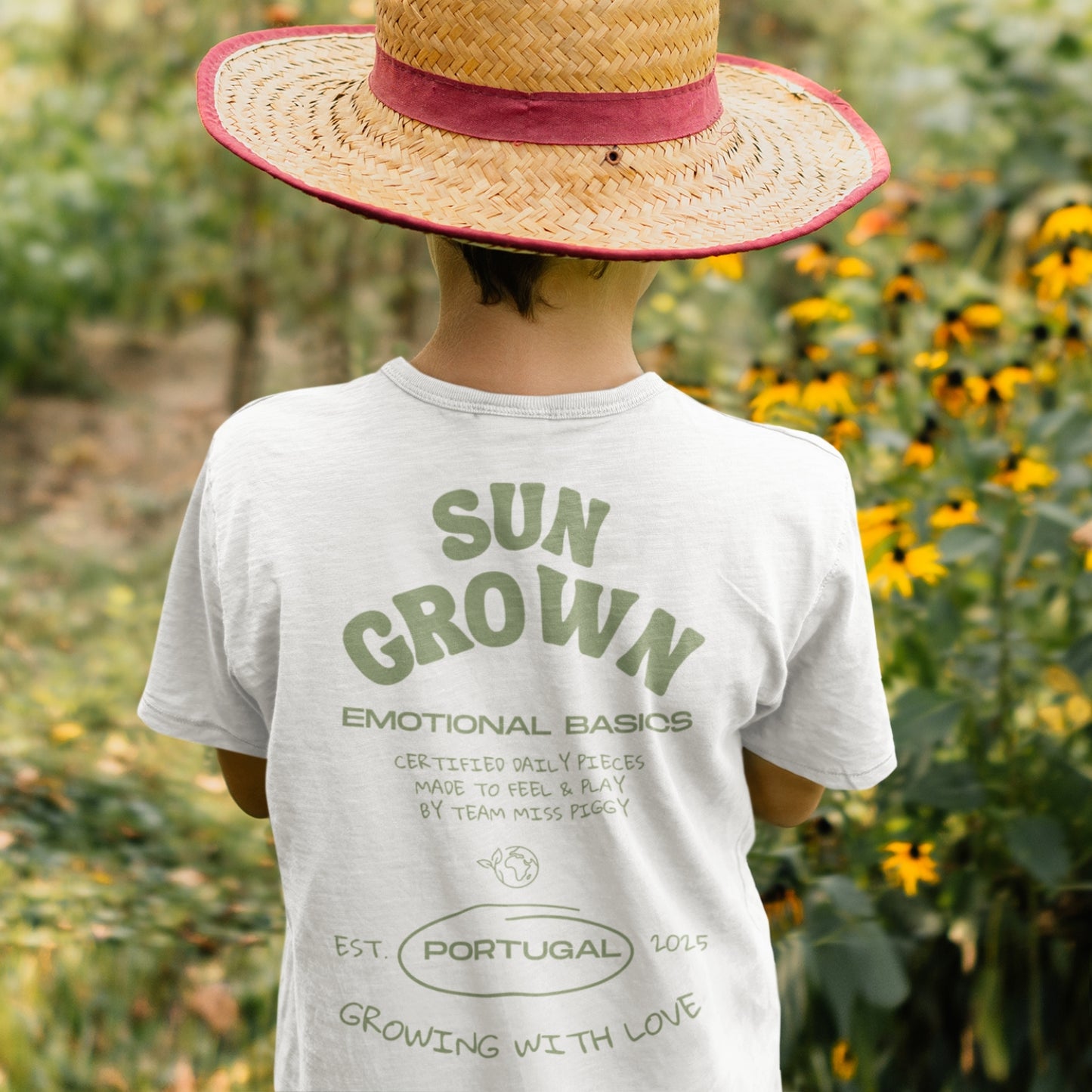 SUN GROW kids organic t-shirt by Miss Piggy – Soulwear Kids tee in white and matcha print