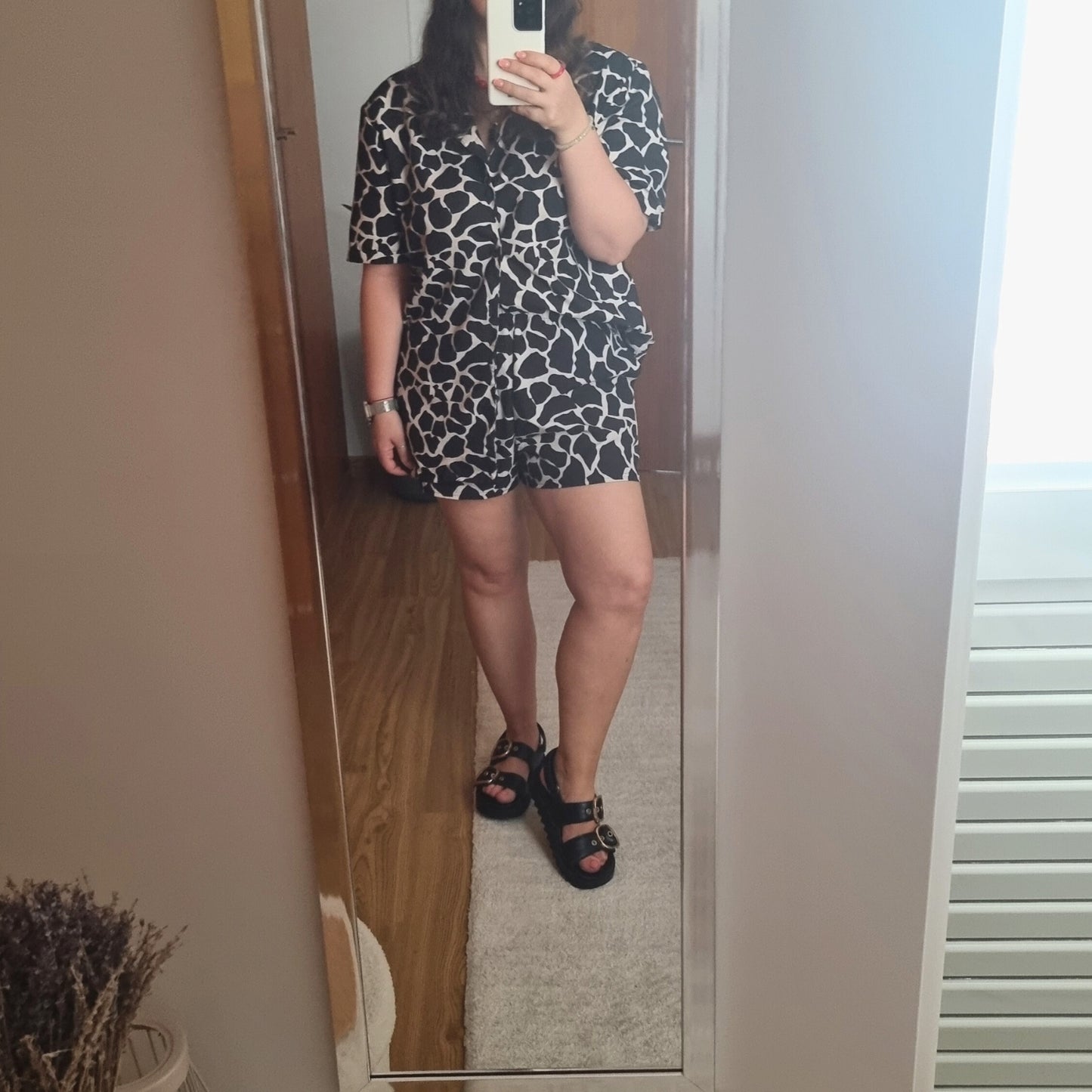 UNSEEN recycled shirt and shorts by Miss Piggy – featherlight soulwear capsule set