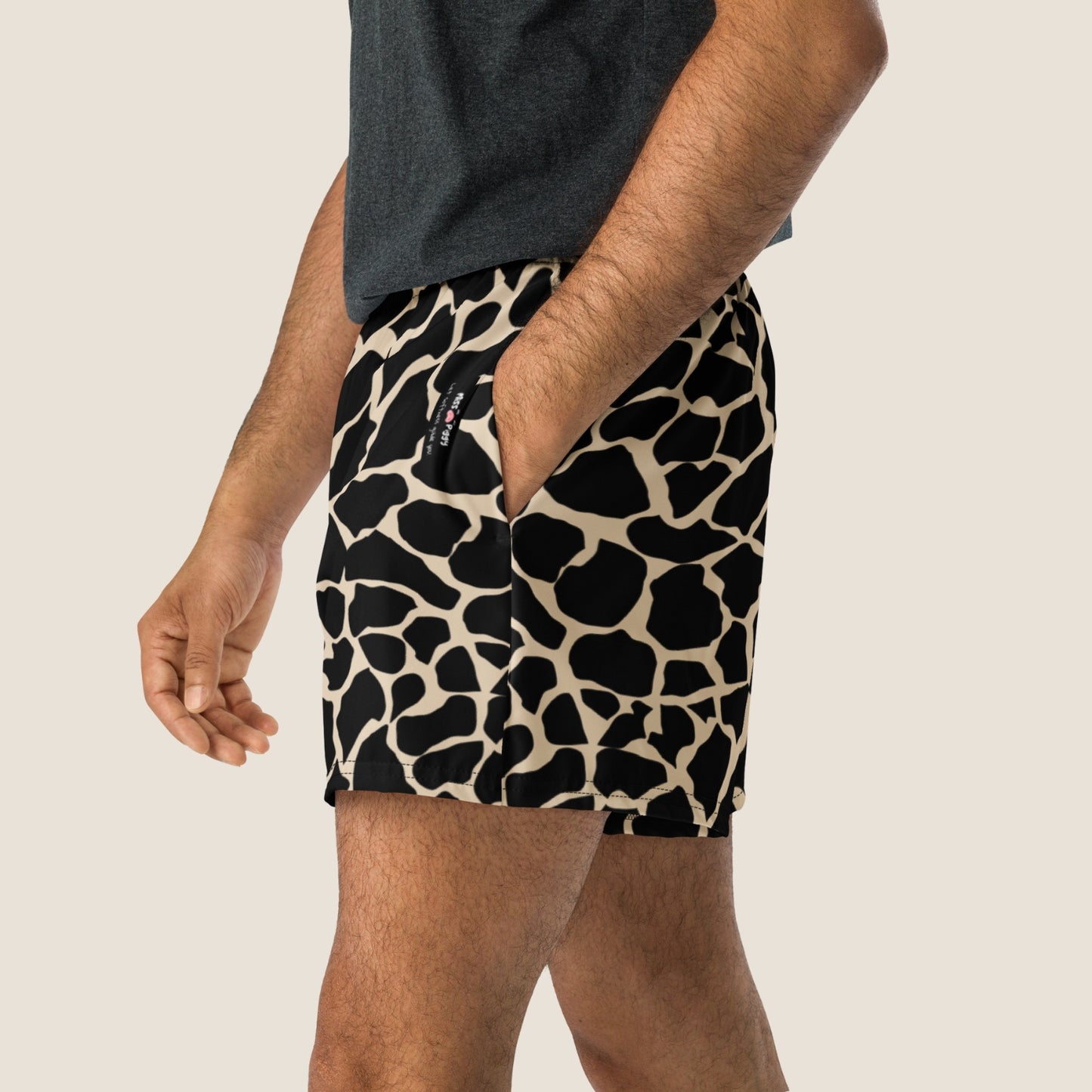UNSEEN recycled shorts by Miss Piggy – light, conscious summer staple