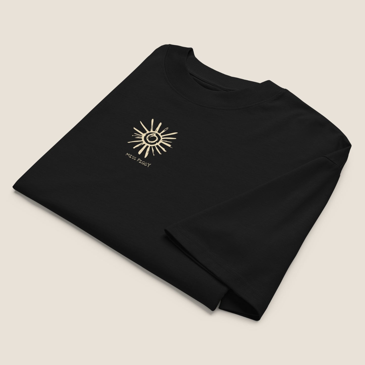 UNSEEN oversized organic t-shirt by Miss Piggy – Soulwear tee in black