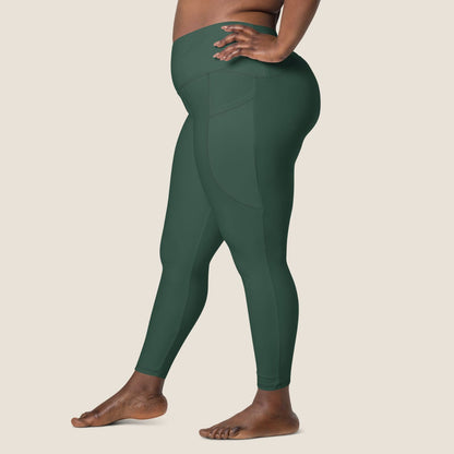 DEEP MOVE Leggings in forest green with off-white print, made from recycled materials.