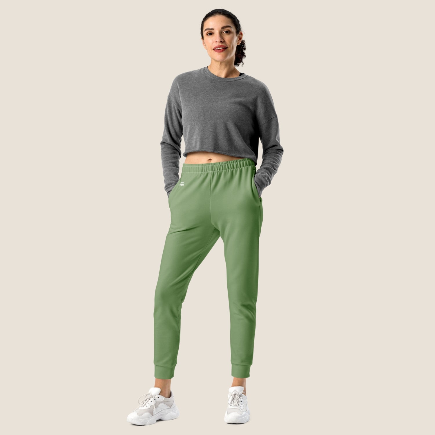 recycled woman jogger in tendril green