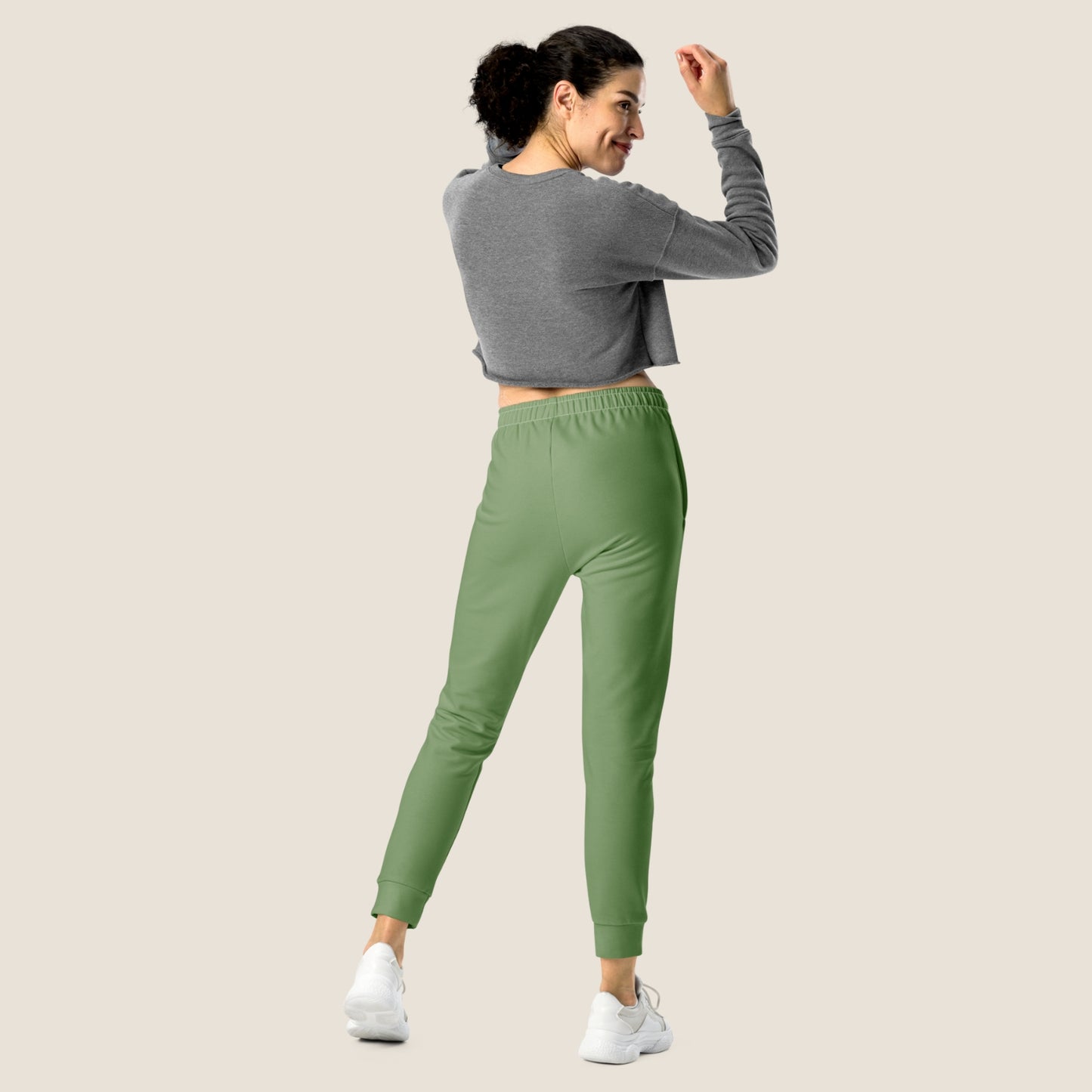 recycled woman jogger in tendril green