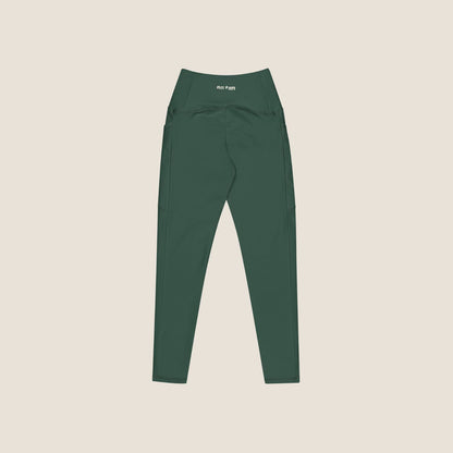 DEEP MOVE Leggings in forest green with off-white print, made from recycled materials.