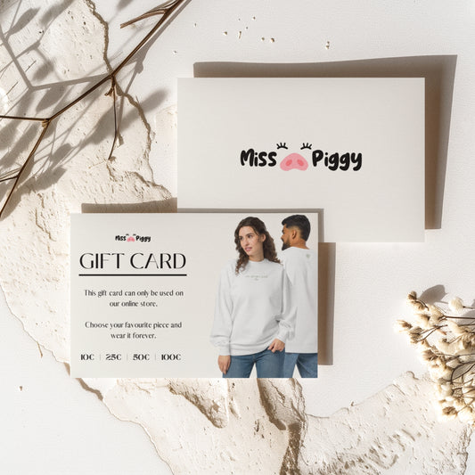 Digital gift card from Miss Piggy featuring two models in white Soulwear sweaters. Available in 10€, 25€, 50€ and 100€, to use on the online store. Conscious style for sensitive souls.