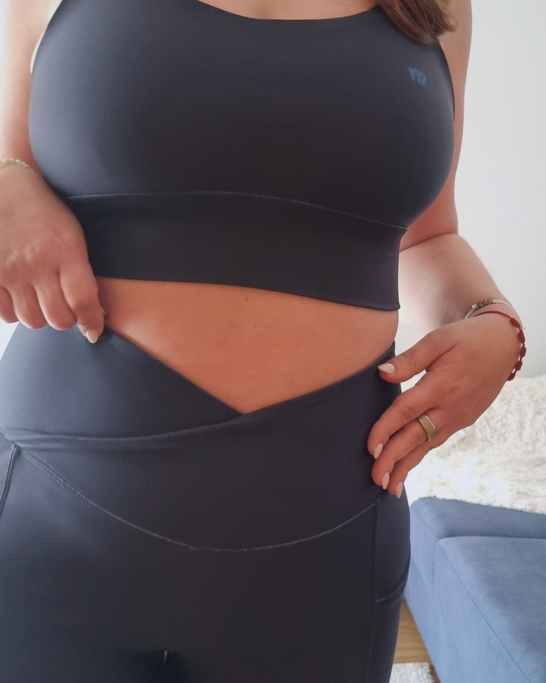 ABYSS MOVE Leggings in navy with blue print, made from recycled materials.