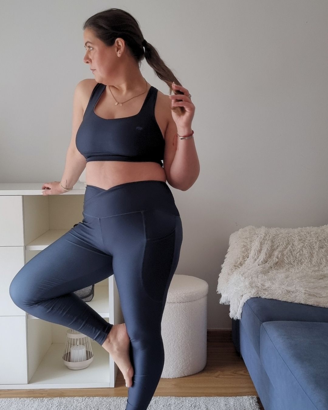 ABYSS MOVE Top in navy, minimal sustainable activewear by Miss Piggy – Soulwear.