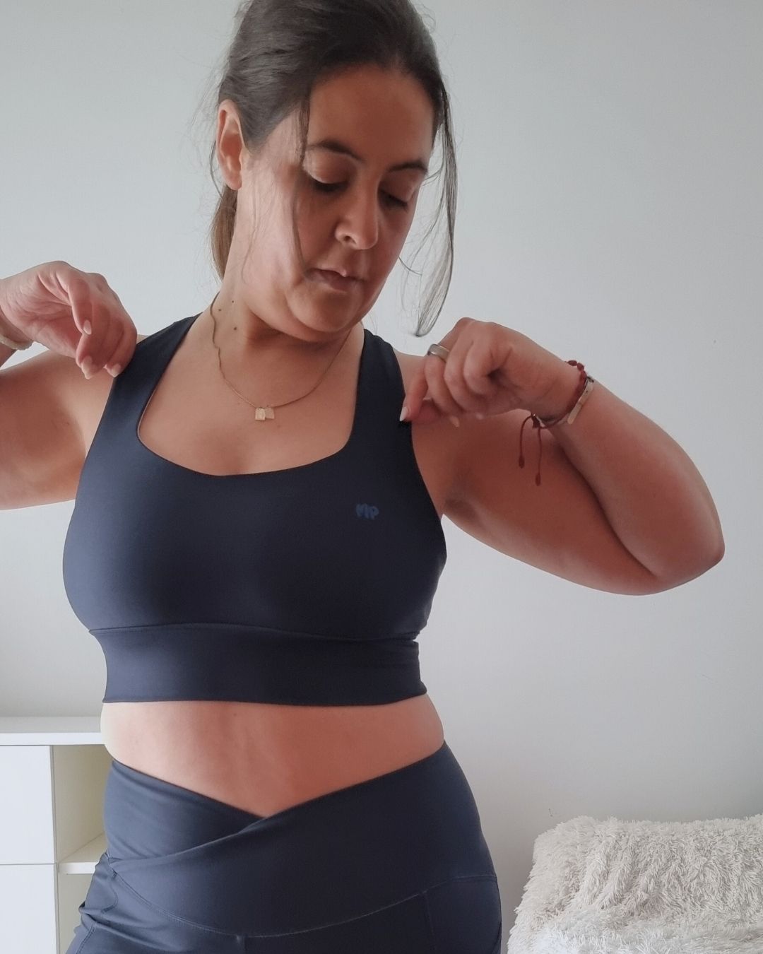 ABYSS MOVE Top in navy, minimal sustainable activewear by Miss Piggy – Soulwear.