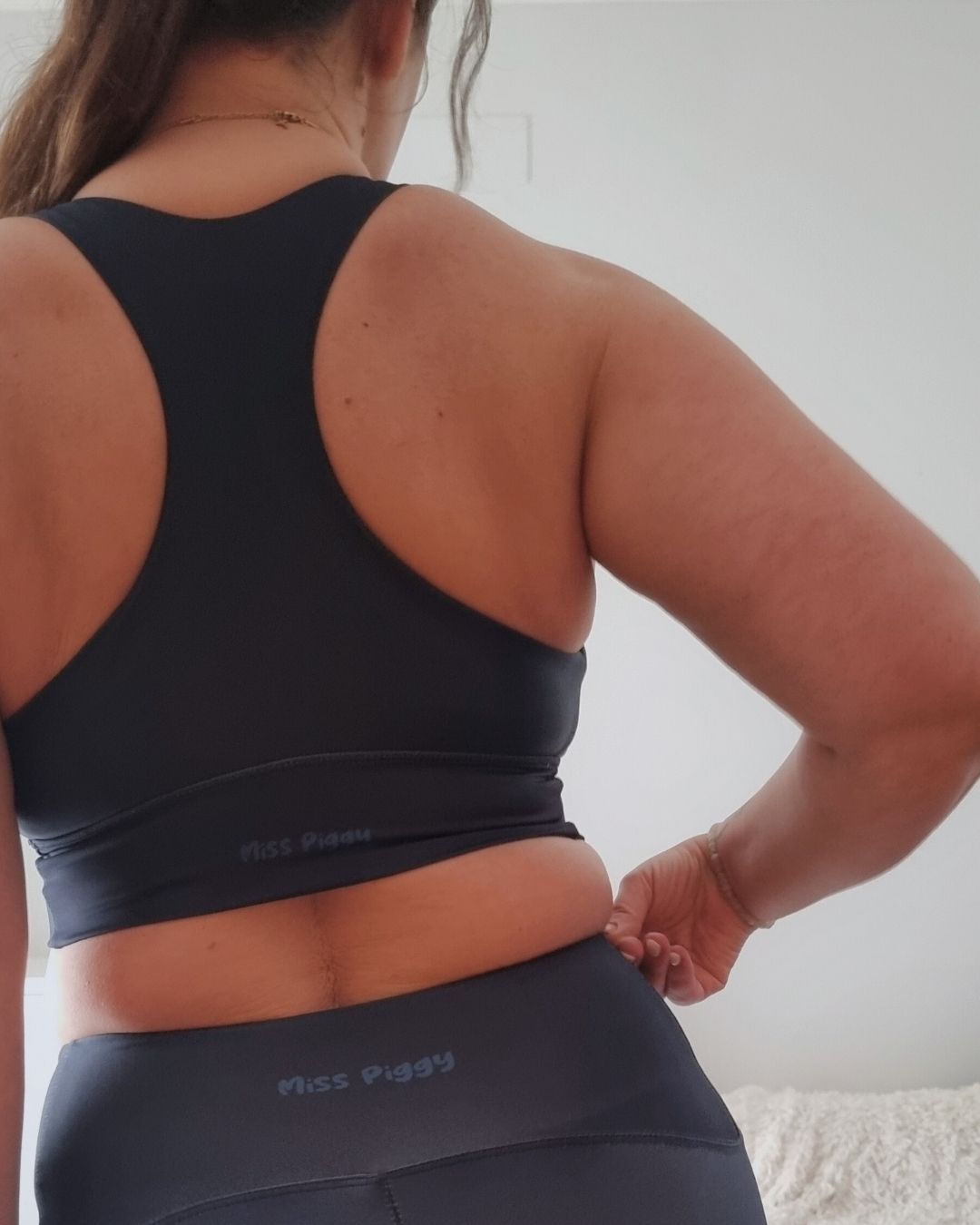 ABYSS MOVE Top in navy, minimal sustainable activewear by Miss Piggy – Soulwear.