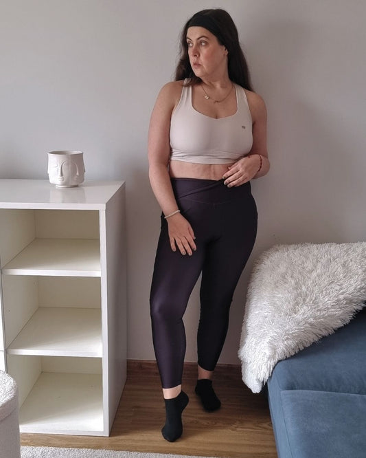 CALM MOVE Top in desert beige, minimal sustainable activewear by Miss Piggy – Soulwear.