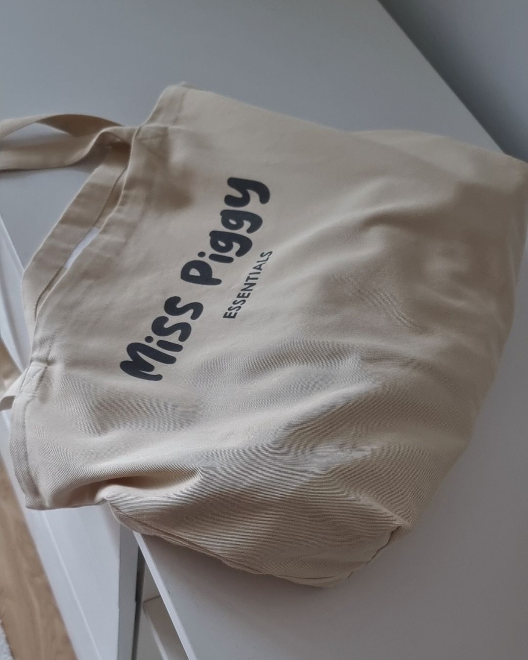 CARRY Shopper in oyster dark tone, organic cotton tote bag by Miss Piggy – Soulwear.