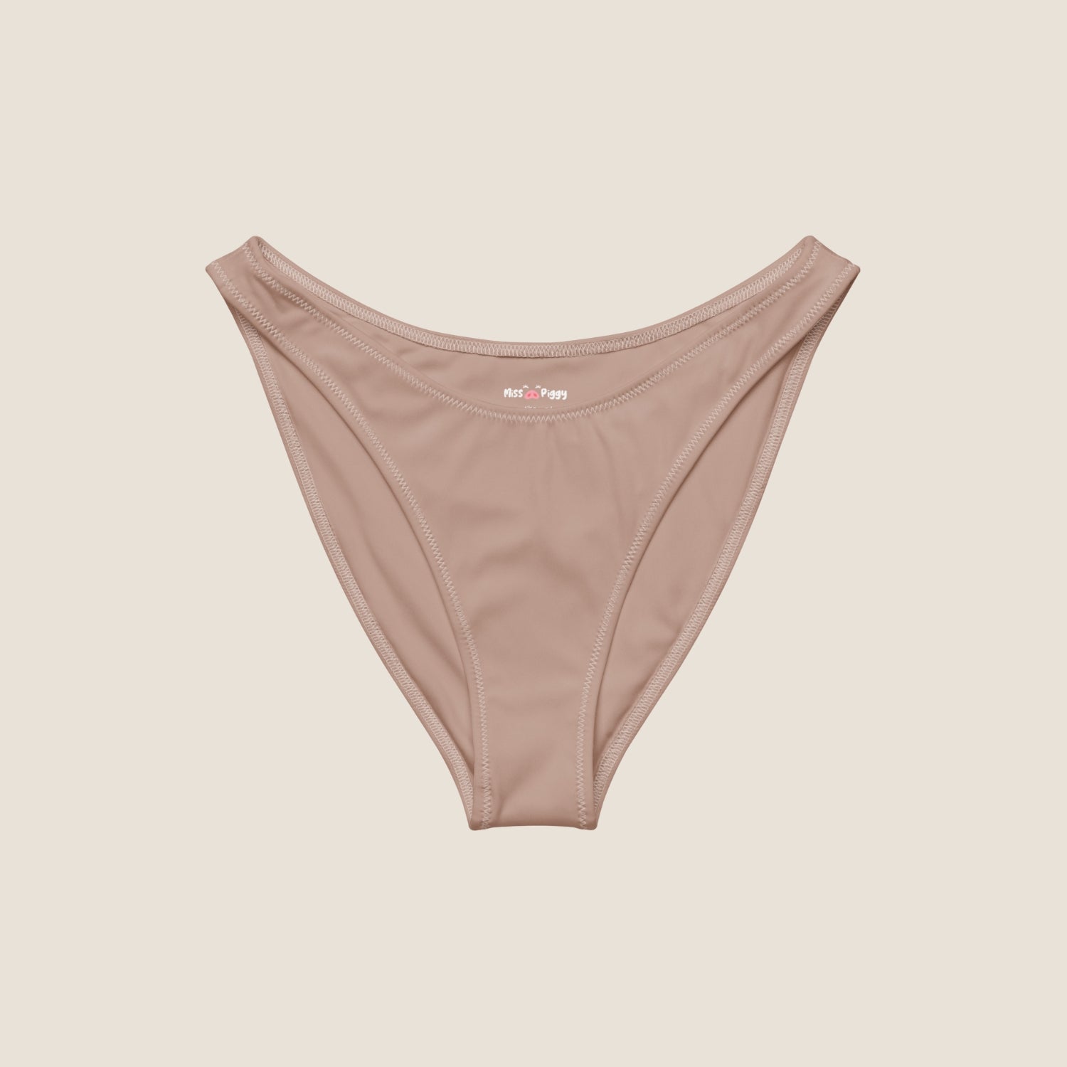 V-cut bikini bottom from the MALVA capsule - designed for comfort, movement and quiet confidence. Made from recycled materials.