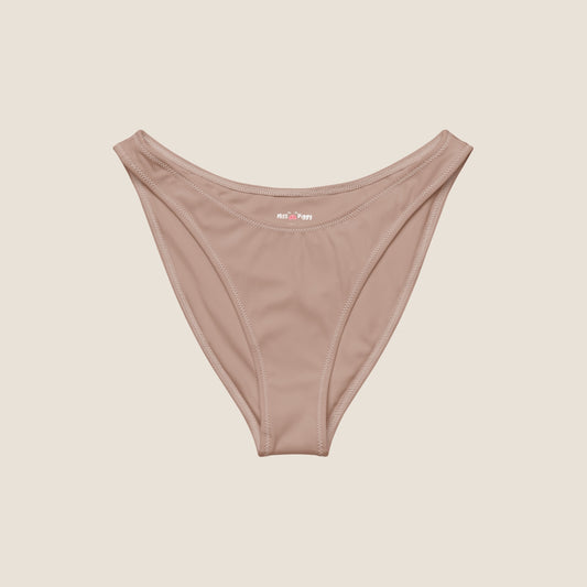 V-cut bikini bottom from the MALVA capsule - designed for comfort, movement and quiet confidence. Made from recycled materials.