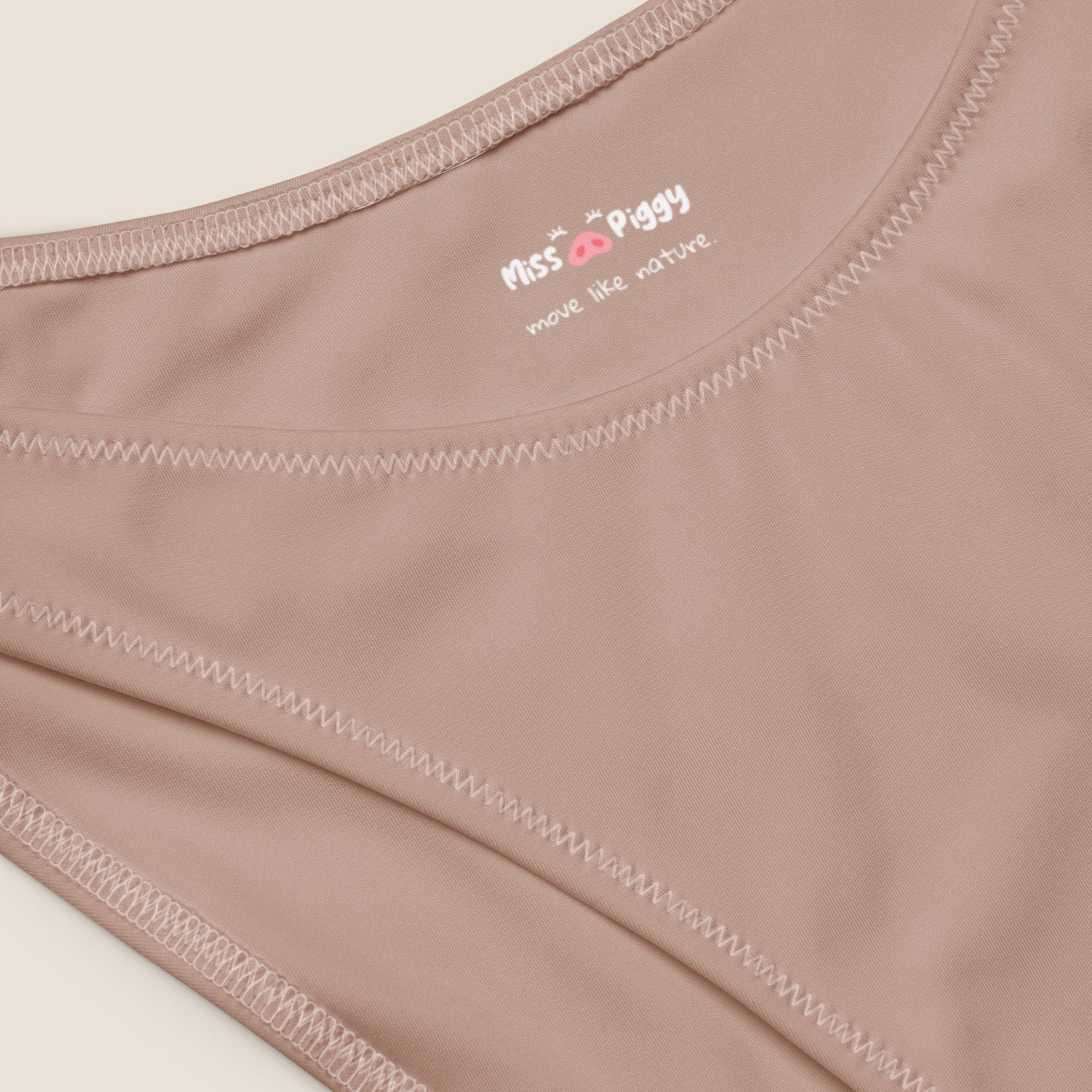 V-cut bikini bottom from the MALVA capsule - designed for comfort, movement and quiet confidence. Made from recycled materials.