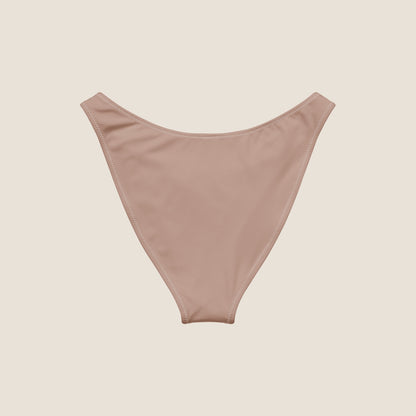 V-cut bikini bottom from the MALVA capsule - designed for comfort, movement and quiet confidence. Made from recycled materials.