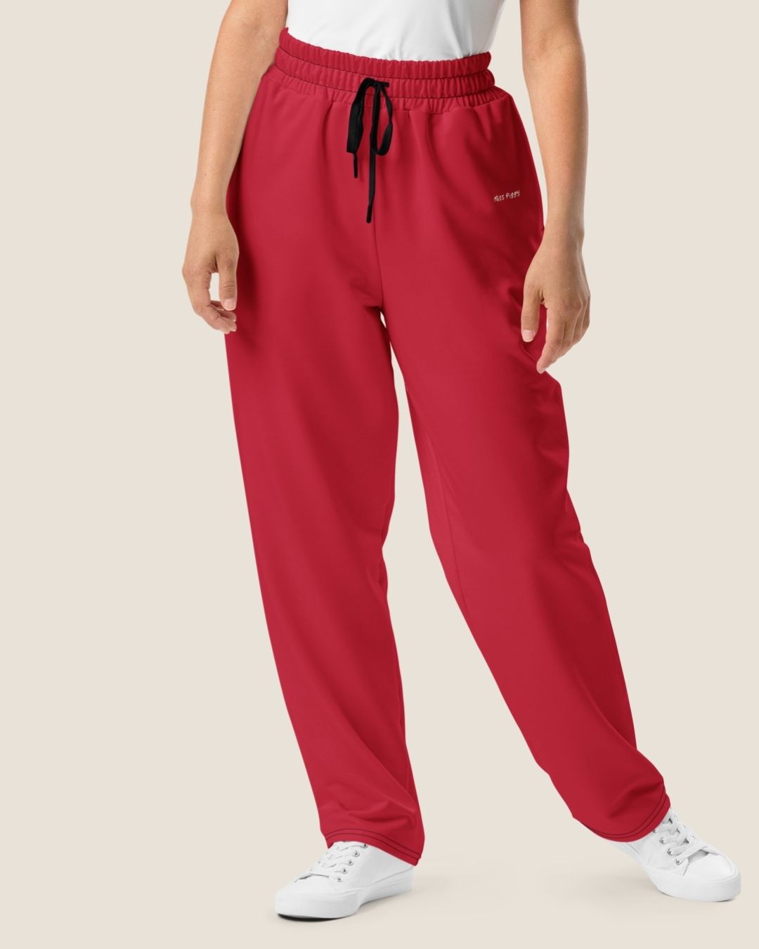 MISS PIGGY BASIC WIDE SWEATPANTS in red with off-white print, made from recycled materials.