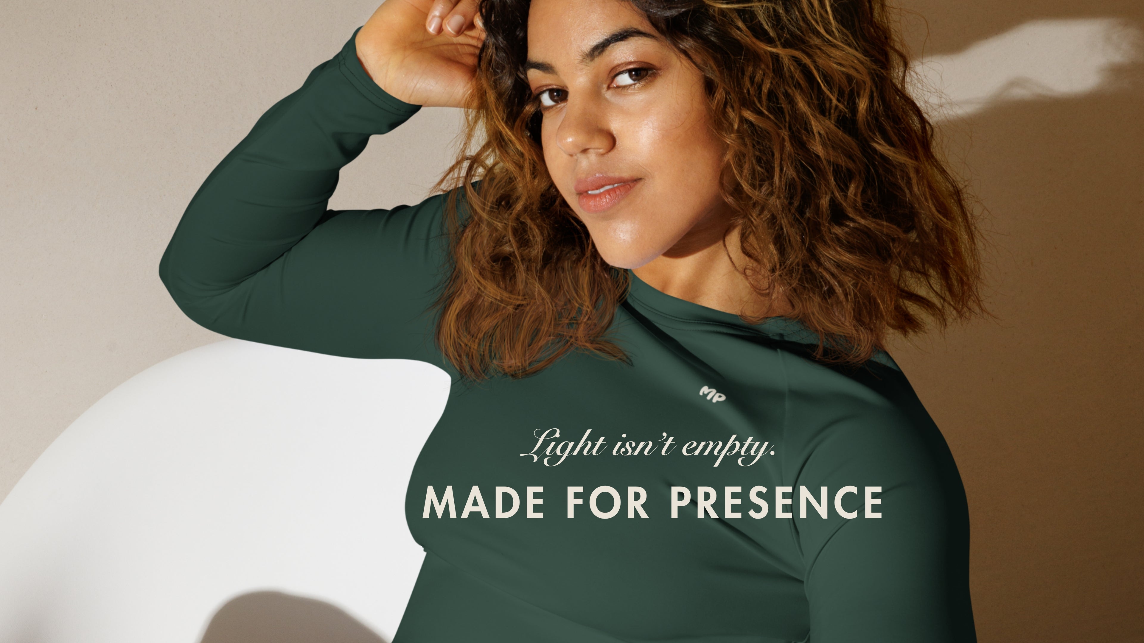 Model wearing DEEP Move Layer LS forest green off white