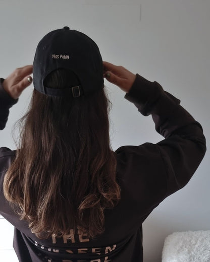 UNSEEN Cap organic cotton in black embroidered in white thread by Miss Piggy – Soulwear.