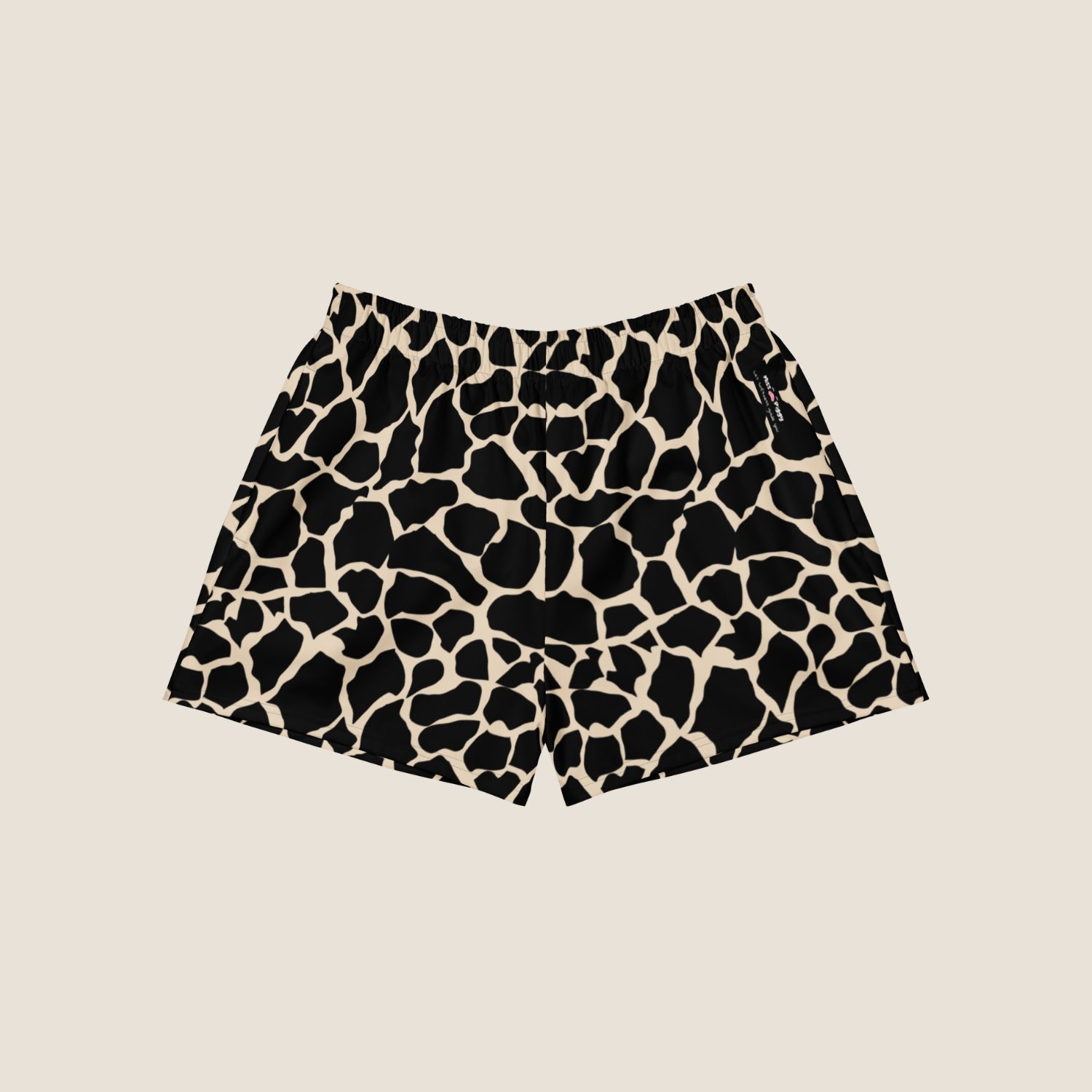 UNSEEN recycled shorts by Miss Piggy – light, conscious summer staple