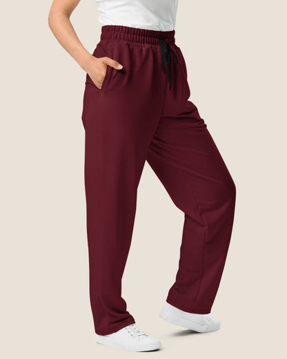 MISS PIGGY BASIC WIDE SWEATPANTS in burgundy with white print, made from recycled materials.