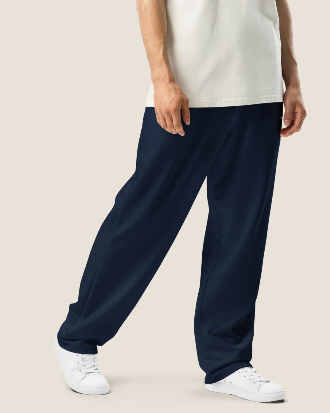 MISS PIGGY BASIC WIDE SWEATPANTS in navy with off-white print, made from recycled materials.
