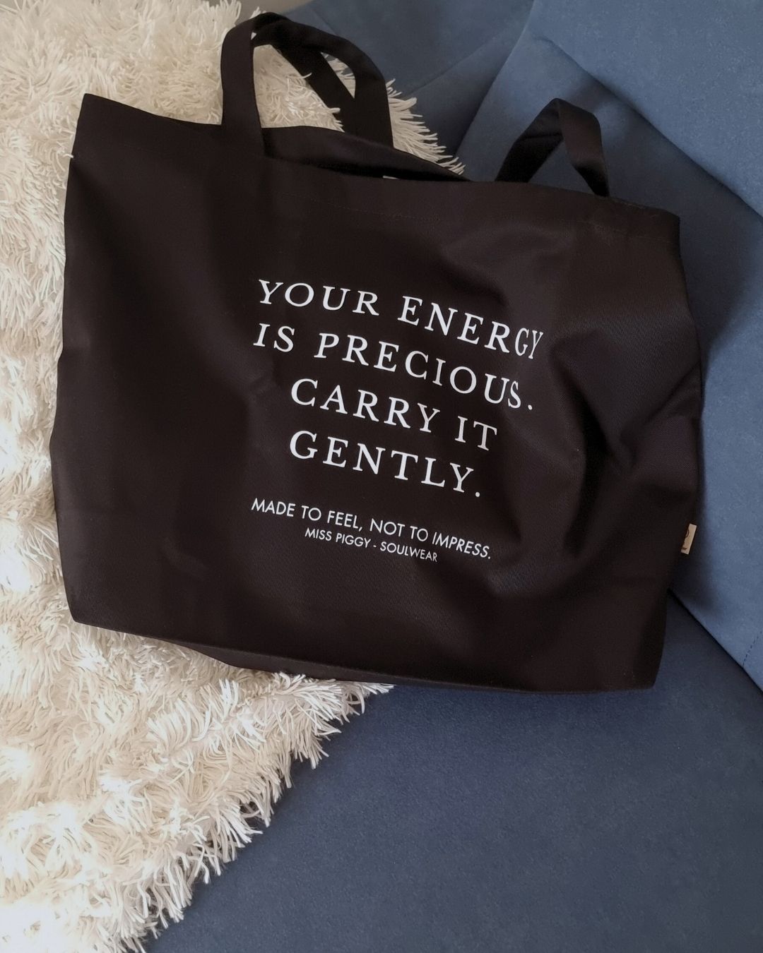 YOUR ENERGY Shopper in black, organic cotton tote bag by Miss Piggy – Soulwear.